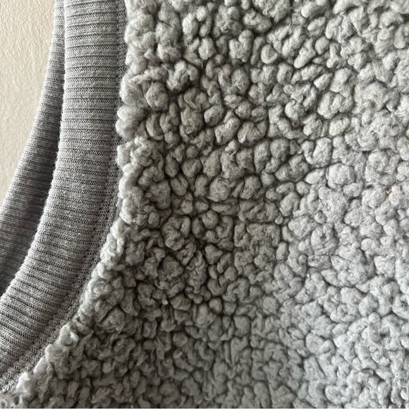 🛍️Aerie Grey Sherpa Vest Size Medium - Picture 2 of 6